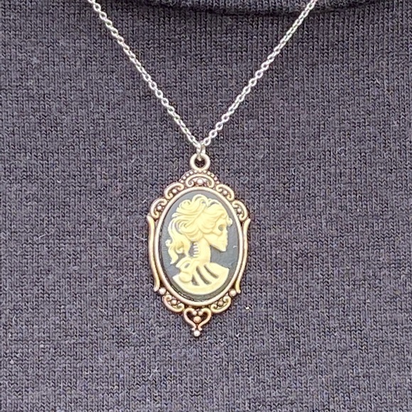 Skeleton Goddess Cameo Necklace - Picture 4 of 6